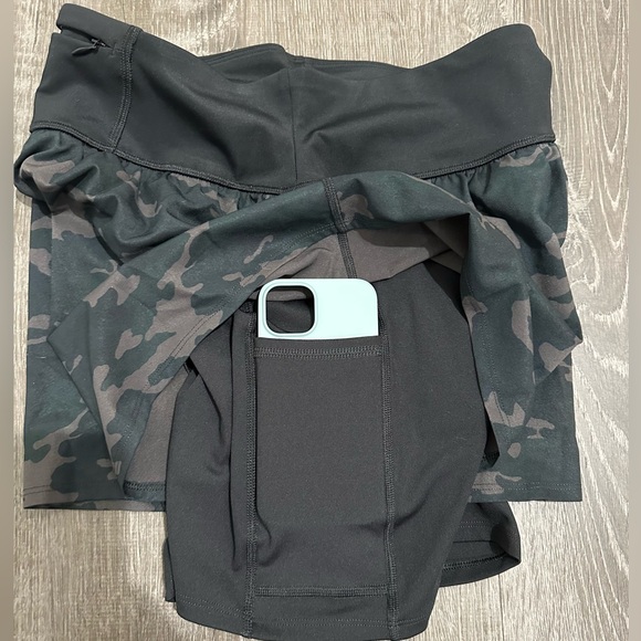 SPANX Women’s size M Camouflage Short with Biker Shorts Underneath - Picture 6 of 6